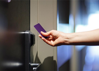 Comment les cartes clés de l'hôtel RFID peuvent-elles améliorer les processus d'enregistrement et de départ des clients?