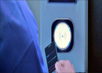 l'hôpital adopte la RFID HF pour identifier les patients et le personnel